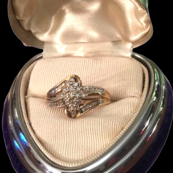 10k Gold Vintage diamond cluster ring w- appraisal - Picture 2 of 13